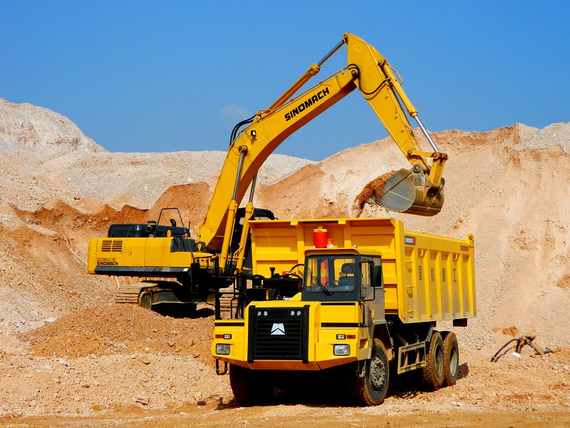 Advantages of renting heavy equipment