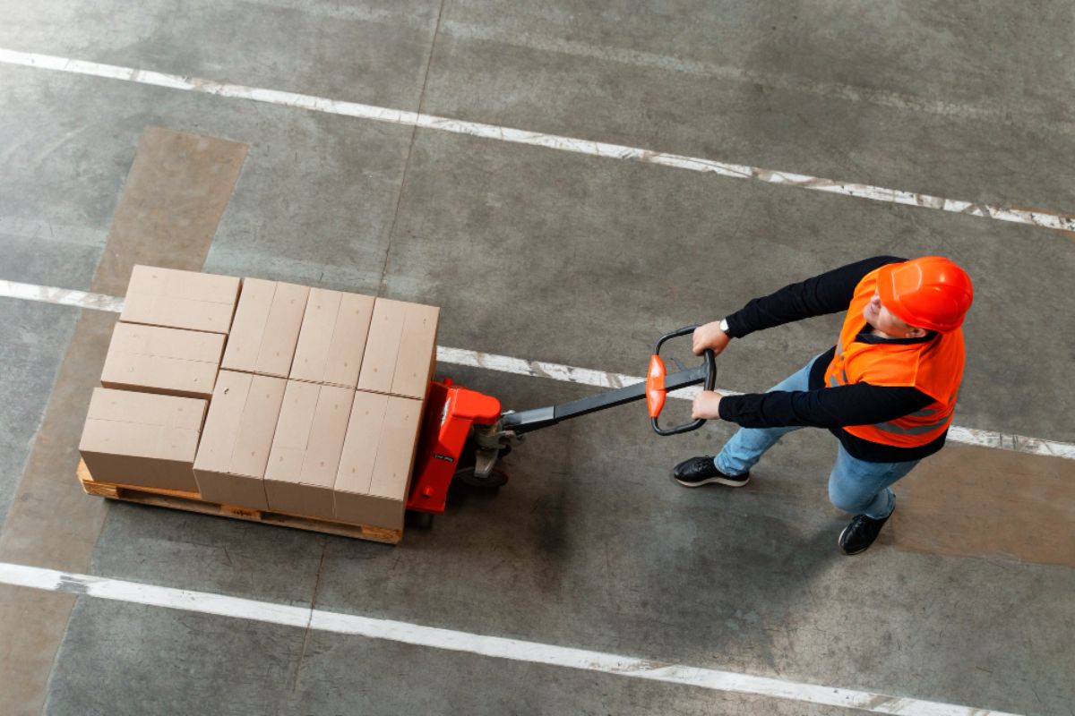 Common Mistakes to Avoid When Buying a Hand Pallet Truck